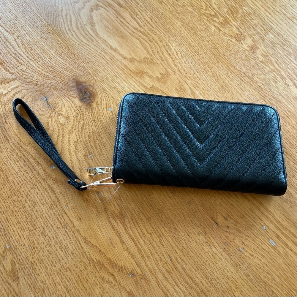 Black Chevron Wristlet Wallet - Picture 3 of 8